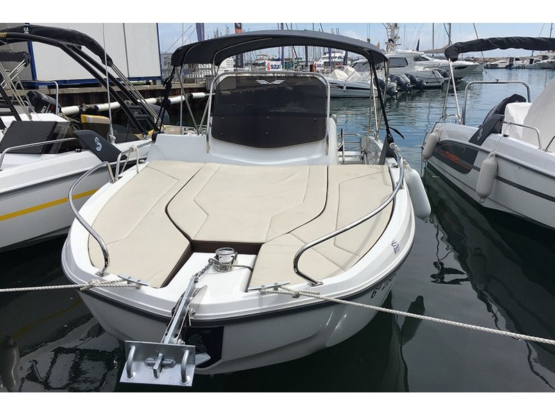 Power boat FOR CHARTER, year 2016 brand Beneteau and model Flyer 6.6 Sundeck, available in Port Olimpic Barcelona Barcelona España